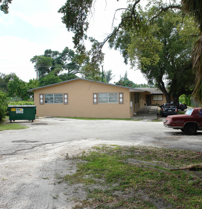 590 NW 91st St in Miami, FL - Building Photo