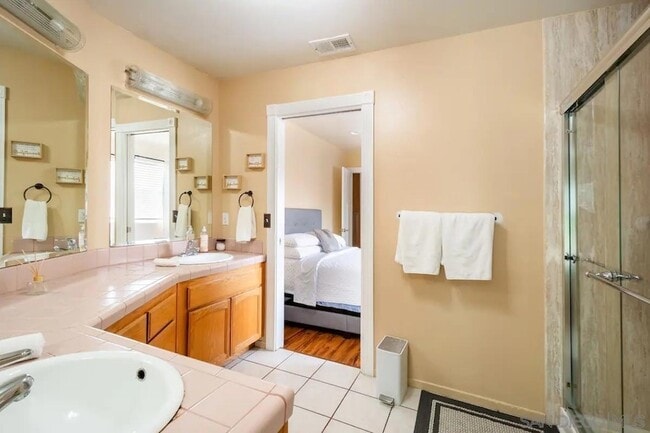 4435 Summer Dr, Unit 3 in Oceanside, CA - Building Photo - Building Photo