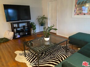 6426 W 83rd St in Los Angeles, CA - Building Photo - Building Photo