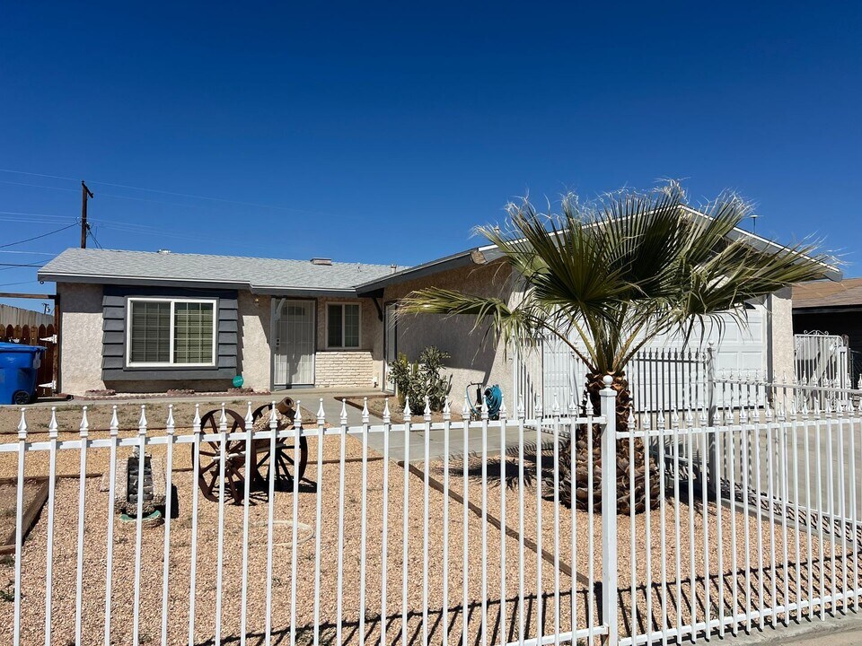 1709 Church St in Barstow, CA - Building Photo