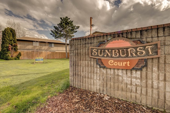 Sunburst Court in Medford, OR - Building Photo - Building Photo