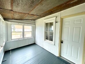 110 S Pleasant St, Unit C in Princeton, IL - Building Photo - Building Photo