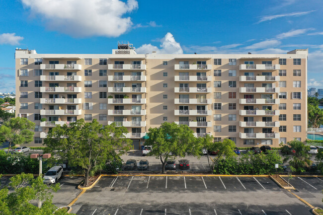 Island Place at North Bay Village in Miami, FL - Building Photo - Building Photo