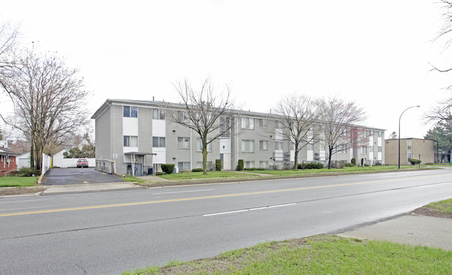 Margo Manor Apartments in Ferndale, MI - Building Photo - Building Photo