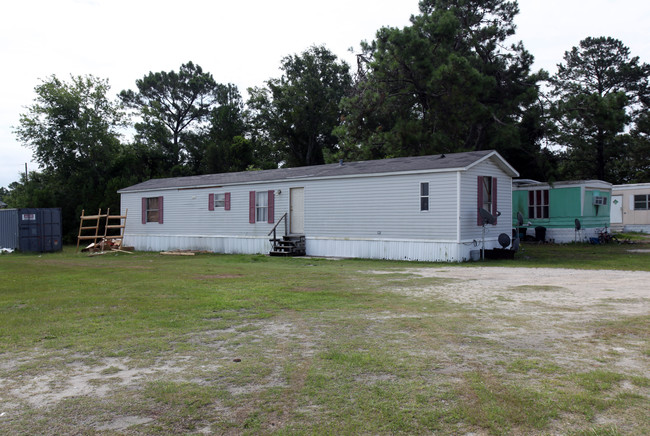 Davis Mobile Home Park in Sneads Ferry, NC - Building Photo - Building Photo
