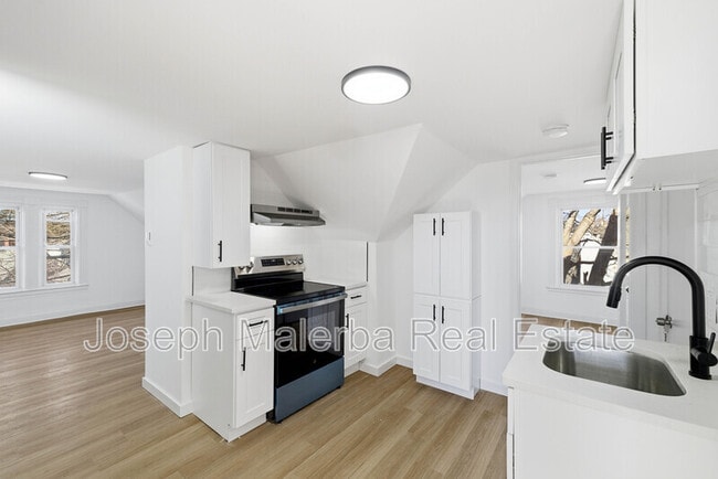 159 Connecticut Ave in New London, CT - Building Photo - Building Photo