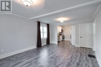 25 Stafford St in Woodstock, ON - Building Photo - Building Photo