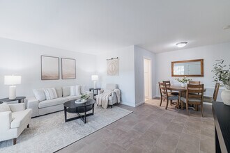 Yorktown in Houston, TX - Building Photo - Building Photo