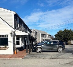 450 Main St, Unit Upper Unit 1 in Chatham, MA - Building Photo - Building Photo