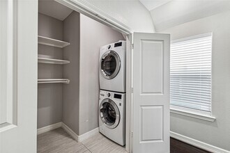 4908 McKinney St in Houston, TX - Building Photo - Building Photo