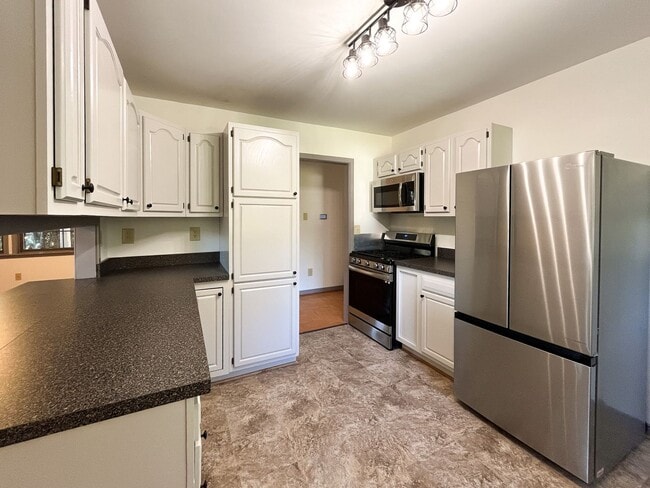 1007 Hickory Creek Rd in Louisa, VA - Building Photo - Building Photo