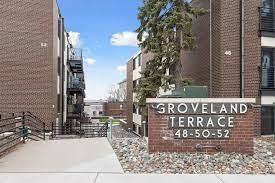 52 Groveland Terrace in Minneapolis, MN - Building Photo