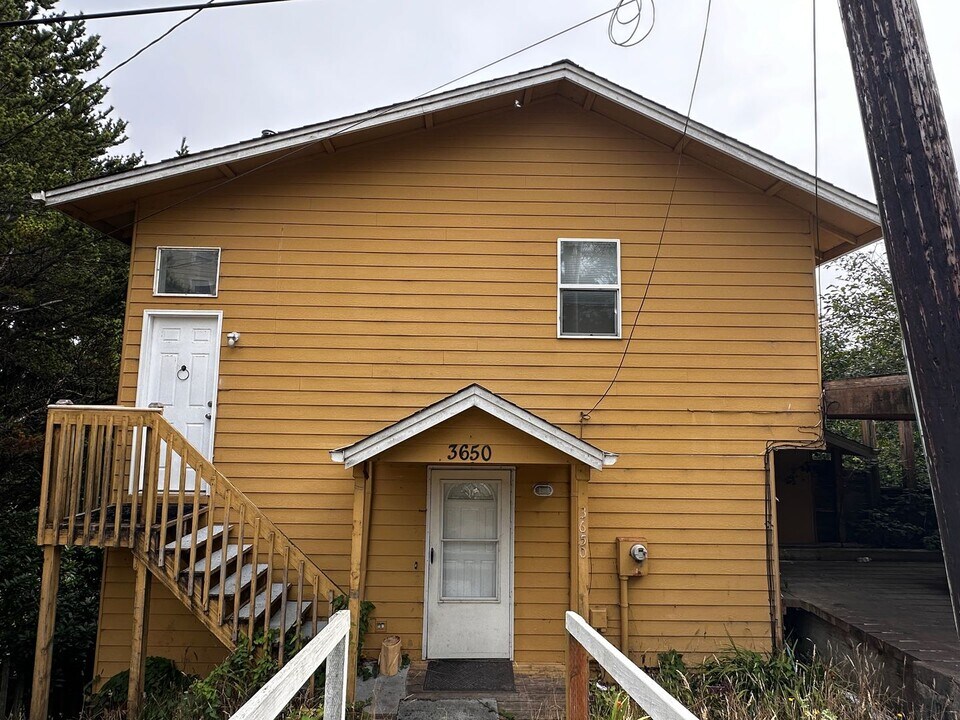3650 SW Coast Ave in Lincoln City, OR - Building Photo
