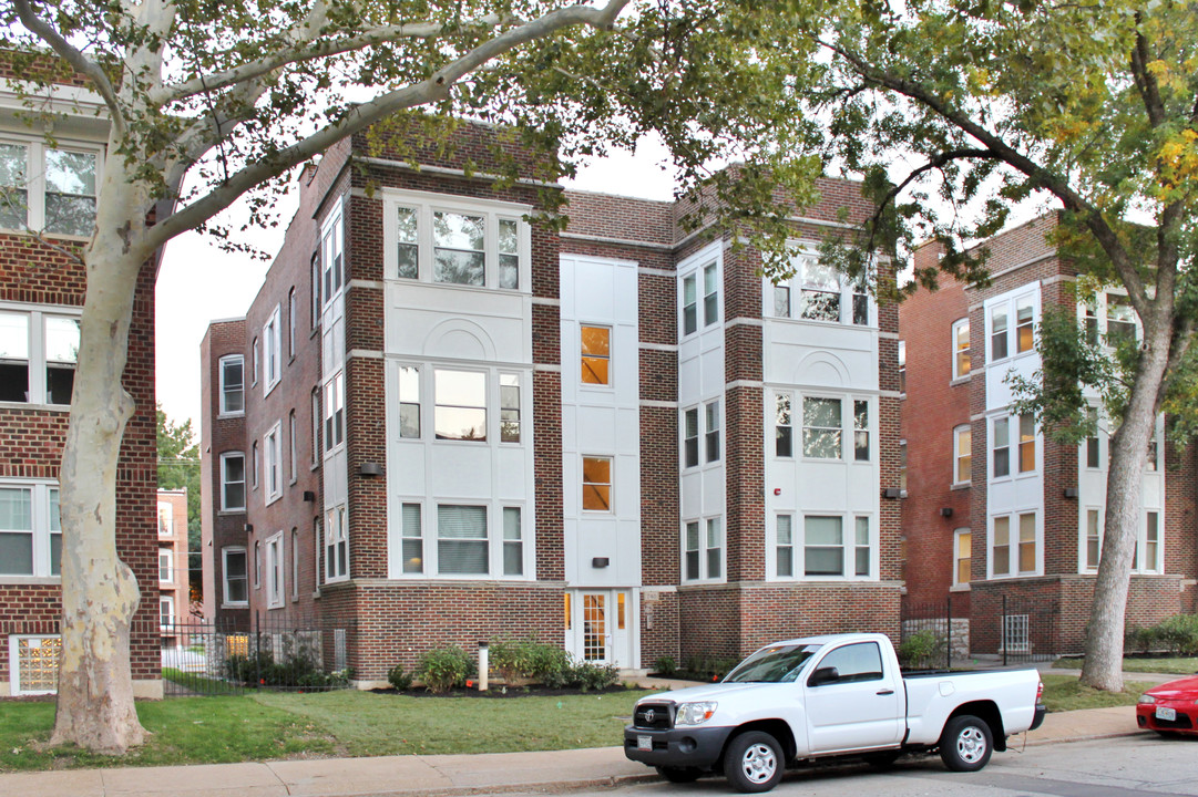 740 Westgate Ave in University City, MO - Building Photo