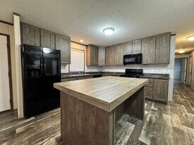 16152 Notre Dame St in Clinton Township, MI - Building Photo