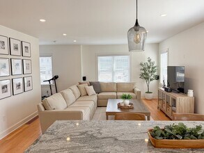 189 Liberty St, Unit 1 in Quincy, MA - Building Photo - Building Photo