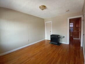 18 Parmenter St, Unit 1 in Boston, MA - Foto de edificio - Building Photo