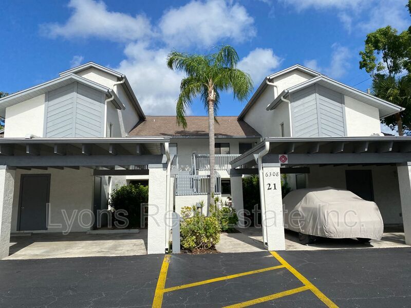 6308 Sugar Bush Ln in Ft. Myers, FL - Building Photo