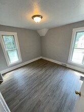 209 Irving Ave in Rockford, IL - Foto de edificio - Building Photo