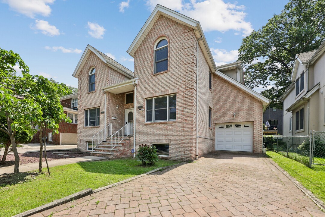 2180 South St in Fort Lee, NJ - Building Photo