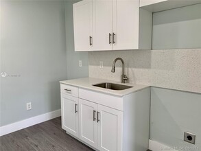 809 NW 7th Ave-Unit -2 in Hallandale Beach, FL - Building Photo - Building Photo