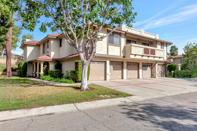 25245 Tanoak Ln in Lake Forest, CA - Foto de edificio - Building Photo