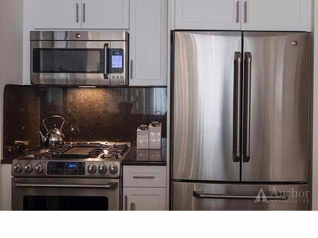 320 W 38th St-Unit -409 in New York, NY - Building Photo - Building Photo