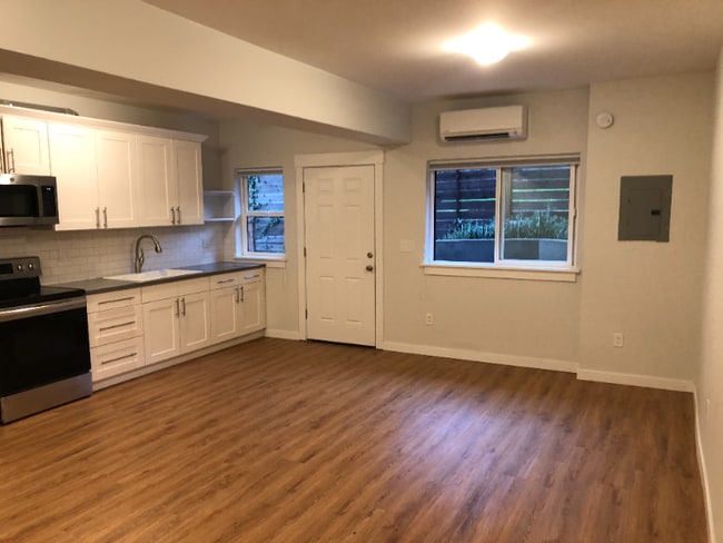 1511 SW Dolph Ct in Portland, OR - Building Photo - Building Photo