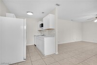 4601 Bayshore Dr in Naples, FL - Building Photo - Building Photo