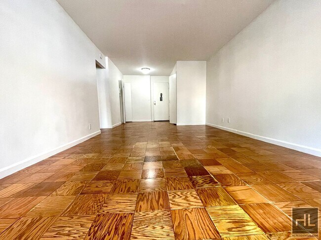 AMAZING ONE BEDROOM APARTMENT!! AMAZING DE in New York, NY - Building Photo - Building Photo
