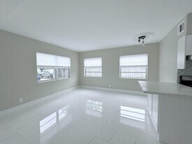 2725 Middle River Dr, Unit 7 in Fort Lauderdale, FL - Building Photo