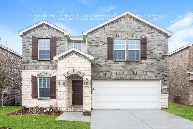 property at 1511 Greyleaf Ln
