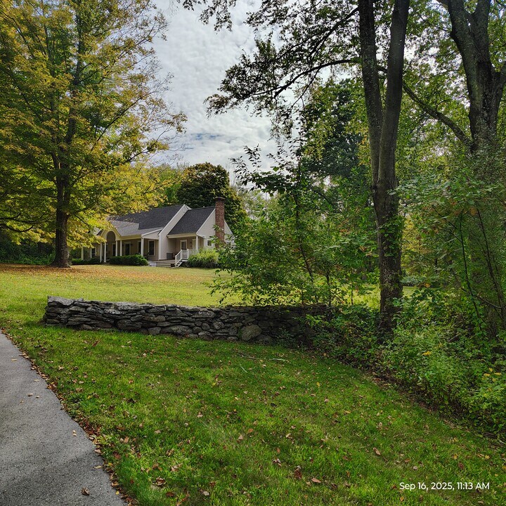 6 Orchard Rd, Unit 2 in East Haddam, CT - Foto de edificio