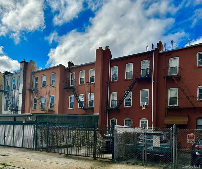501 Ridgewood Ave