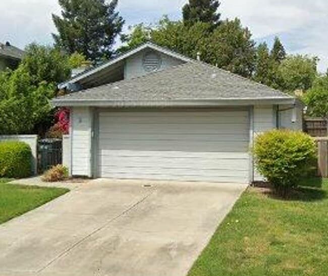 property at 9 Estuary Ct