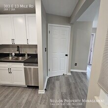 303 E Thirteen Mile Rd in Royal Oak, MI - Building Photo - Building Photo