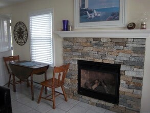 55 Pine Island Rd in Groton, CT - Building Photo - Building Photo