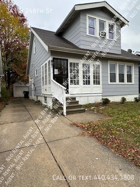 341 E 246th St in Euclid, OH - Building Photo