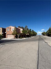 9310 Winebrook Ave in Las Vegas, NV - Building Photo - Building Photo