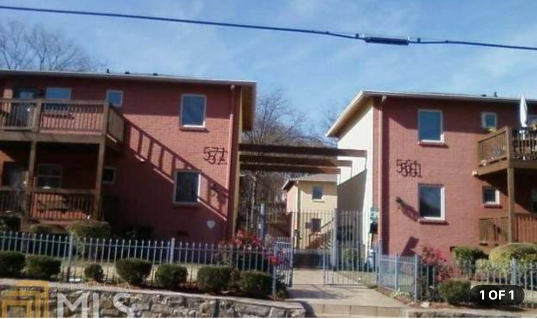 561 Formwalt St SW in Atlanta, GA - Foto de edificio