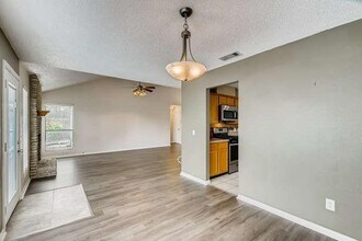 2201 Warfield Way in Austin, TX - Building Photo - Building Photo