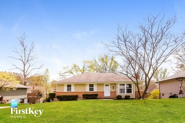 415 NE Carriage St in Lee's Summit, MO - Building Photo - Building Photo