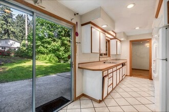 4243 164th Ave SE in Issaquah, WA - Building Photo - Building Photo