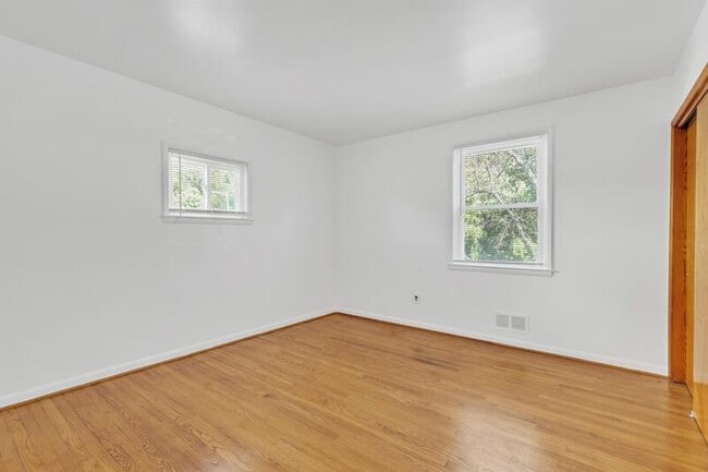 8212 Dorset Ave in Rosedale, MD - Building Photo - Building Photo