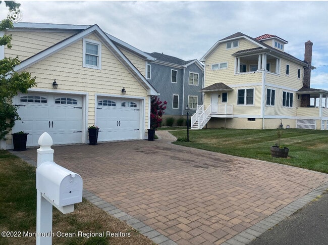 42 Valentine St in Monmouth Beach, NJ - Building Photo - Building Photo