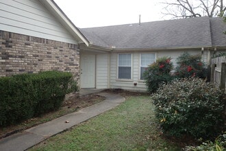 6656 S Utica Pl in Tulsa, OK - Foto de edificio - Building Photo