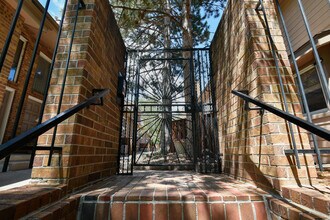 1011 Pennsylvania St-Unit -B in Denver, CO - Foto de edificio - Building Photo