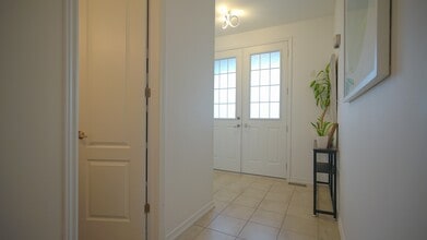 2068 Gibson St in Innisfil, ON - Building Photo - Building Photo