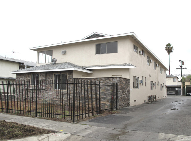 Sylvan Apartment in North Hollywood, CA - Building Photo - Building Photo