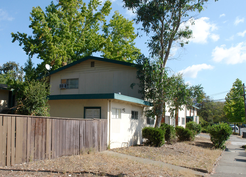 6111 Montecito Blvd in Santa Rosa, CA - Building Photo